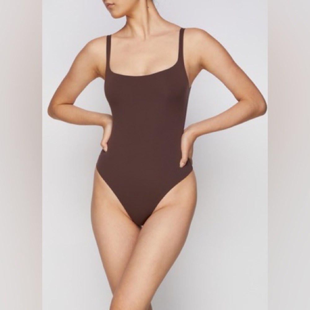 SKIMS Fits Everybody Square Neck Bodysuit- Cocoa (size XS)
